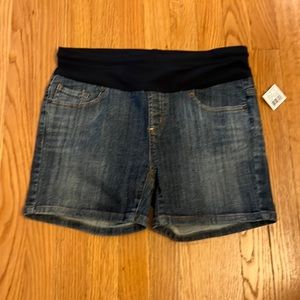 Maternity shorts, size S, NWT